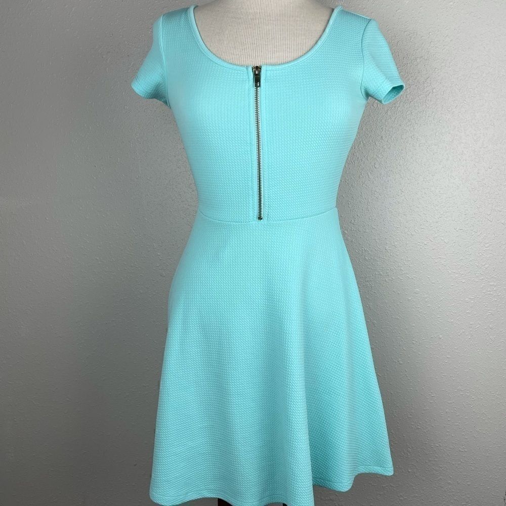 Iris Short Sleeve Stretch Dress EUC